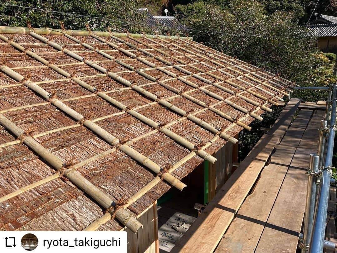 杉皮葺きの屋根　完成！